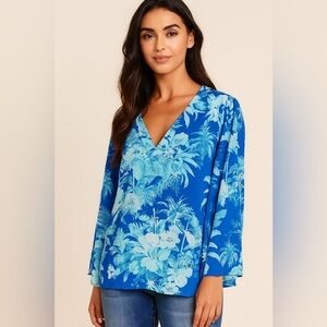 Elegant Blue and White Blouse with Chic Design 💙